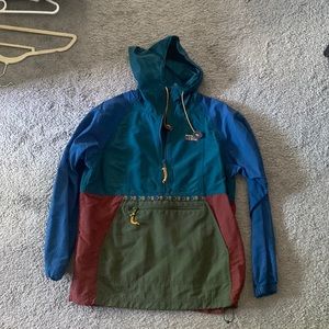 Hooded lightweight jacket